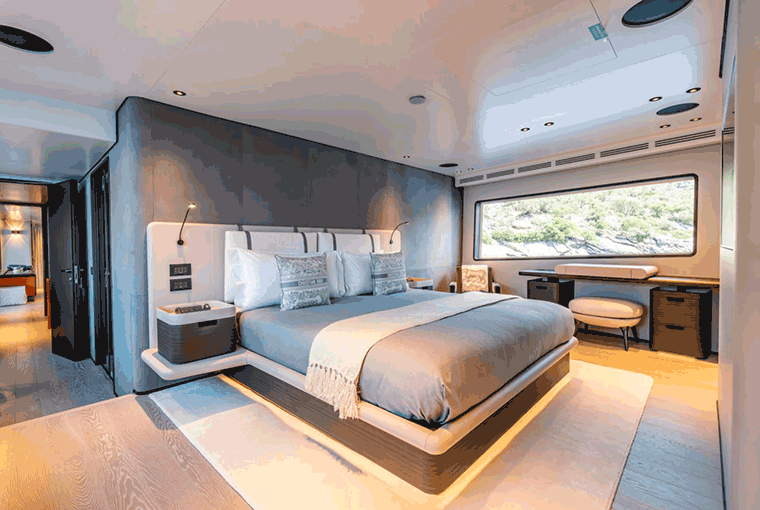 Custom Line Navetta 30